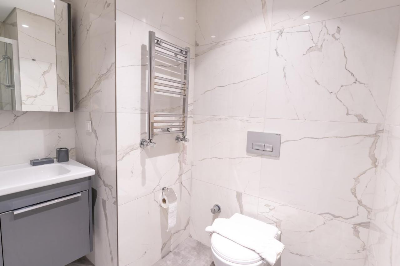Daire Near Airport Metro 1-bdr Wi-fipoolgym *